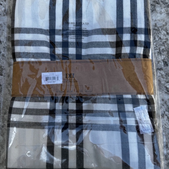 NWT-Black & White Plaid 52"x 52” Square Tablecloth, Design Imports - Picture 2 of 2